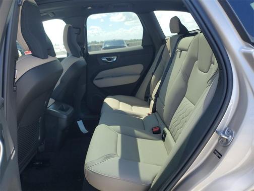 2026 Volvo XC60 B5 Core