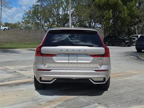 2026 Volvo XC60 B5 Plus