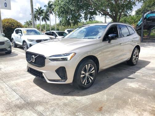 Bright 2025 Volvo XC60 B5 Core