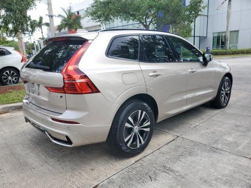 Bright 2025 Volvo XC60 B5 Core