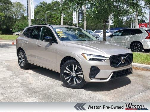 Bright 2025 Volvo XC60 B5 Core
