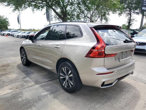 Bright 2025 Volvo XC60 B5 Core