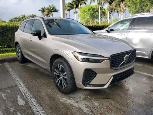 Bright 2025 Volvo XC60 B5 Core