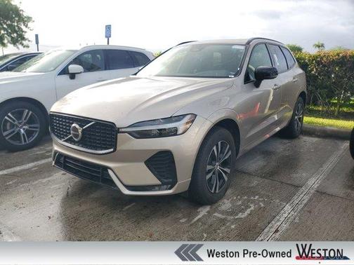 Bright 2025 Volvo XC60 B5 Core