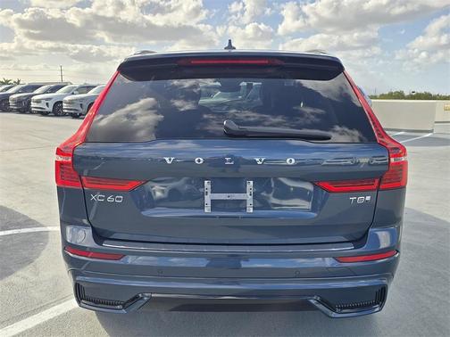 2025 Volvo XC60 Plug-In Hybrid T8 Plus
