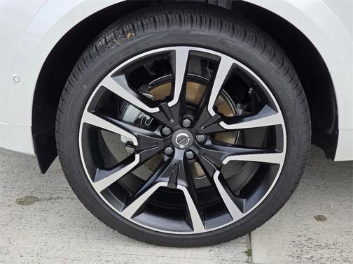 2025 Volvo XC60 B5 Ultra