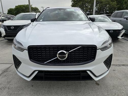 2025 Volvo XC60 B5 Ultra