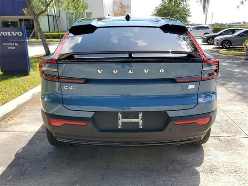 2024 Volvo C40 Recharge Pure Electric Core