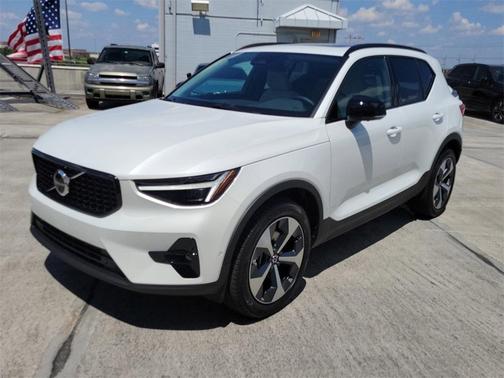 Crystal White 2026 Volvo XC40 B5 Plus