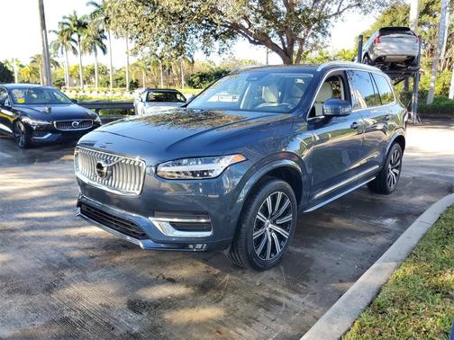 2023 Volvo XC90 B5 Plus