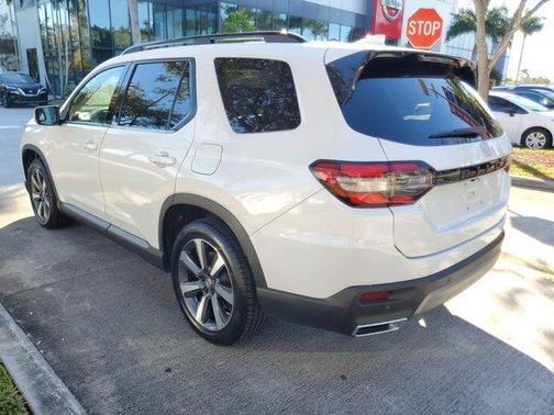 2023 Honda Pilot Touring