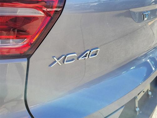 2026 Volvo XC40 B4 Plus