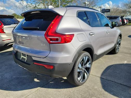 2026 Volvo XC40 B4 Plus