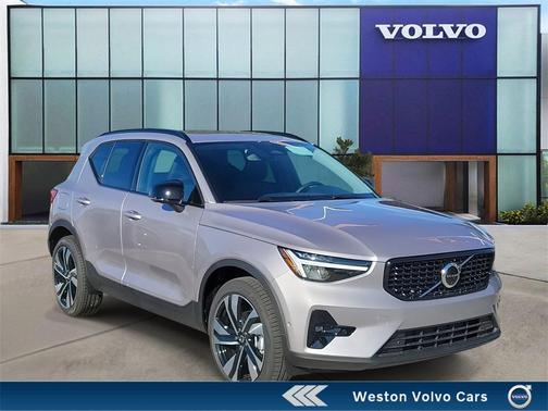 2026 Volvo XC40 B4 Plus