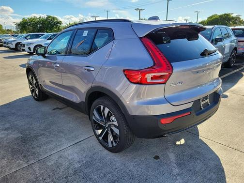 2026 Volvo XC40 B4 Plus