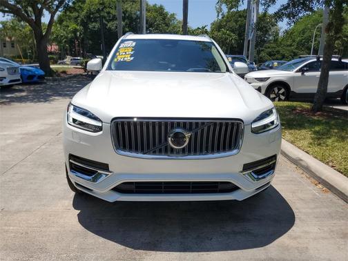 2025 Volvo XC90 Plug-In Hybrid T8 Ultra 6-Seater