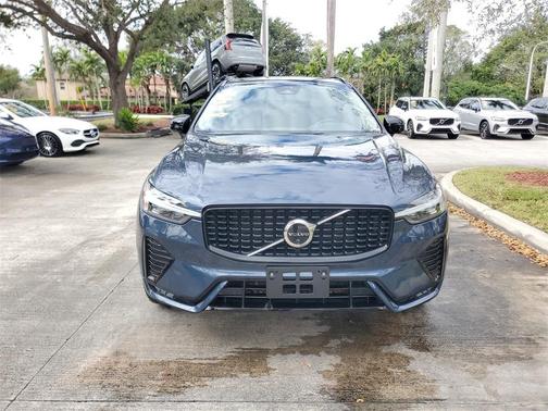 2025 Volvo XC60 B5 Plus