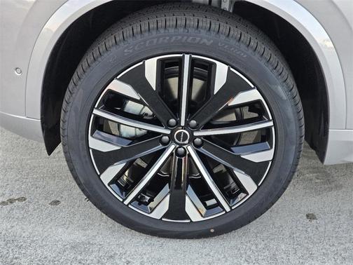 2025 Volvo XC90 Plug-In Hybrid T8 Plus 7-Seater