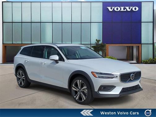 2026 Volvo V60 Cross Country B5 Plus