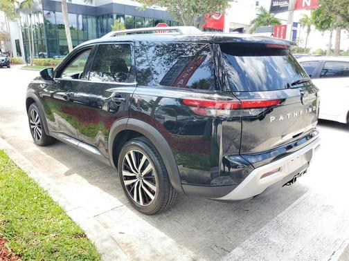 2023 Nissan Pathfinder Platinum