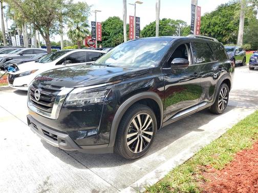 2023 Nissan Pathfinder Platinum