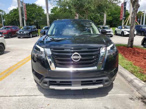 2023 Nissan Pathfinder Platinum