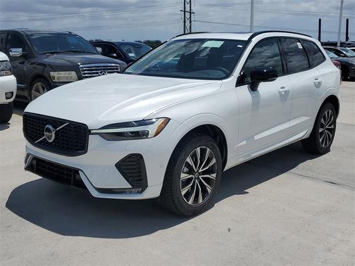 2025 Volvo XC60 B5 Plus