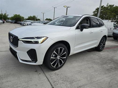 2025 Volvo XC60 B5 Plus