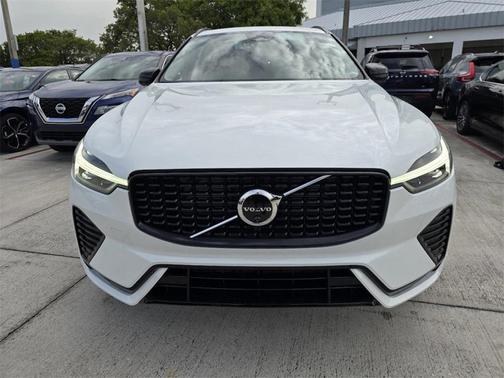 2025 Volvo XC60 B5 Plus