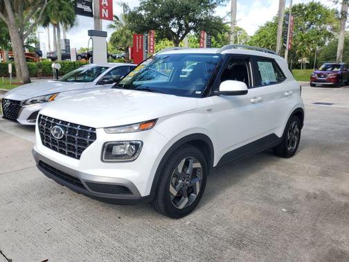 Ceramic White 2021 Hyundai VENUE SEL
