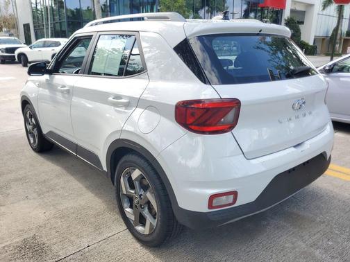 Ceramic White 2021 Hyundai VENUE SEL