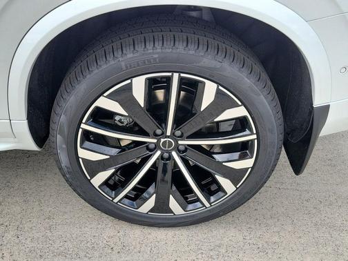 Crystal White Pearl 2026 Volvo XC90 B6 Ultra Dark Theme 7-Seater