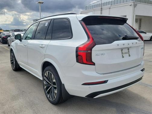 2026 Volvo XC90 B6 Ultra Dark Theme 7-Seater
