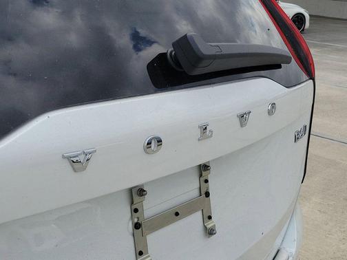 Crystal White Pearl 2026 Volvo XC90 B6 Ultra Dark Theme 7-Seater