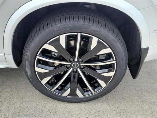 2026 Volvo XC90 B6 Ultra Dark Theme 7-Seater