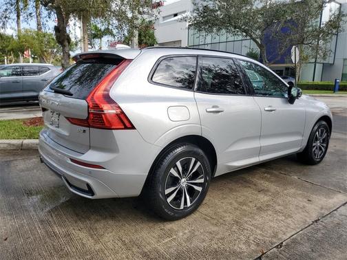 2025 Volvo XC60 B5 Core
