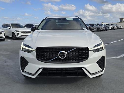 2025 Volvo XC60 B5 Plus