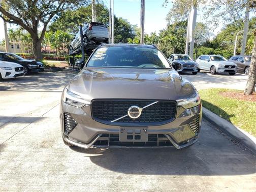 2025 Volvo XC60 B5 Plus