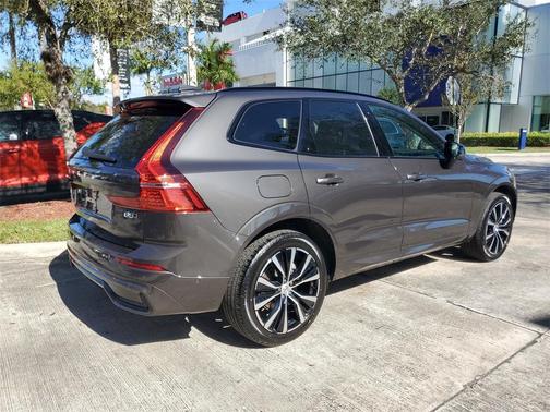 2025 Volvo XC60 B5 Plus