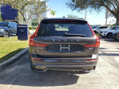 2025 Volvo XC60 B5 Plus