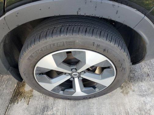 2024 Volvo XC40 B5 Core