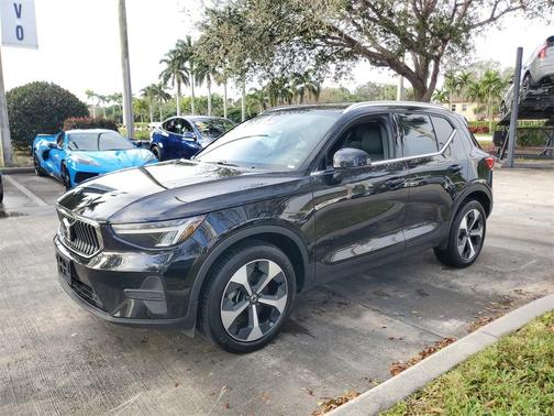 2024 Volvo XC40 B5 Core