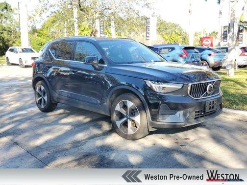 2024 Volvo XC40 B5 Core