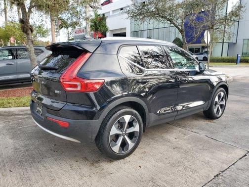 2024 Volvo XC40 B5 Core