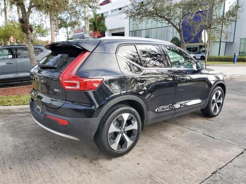 2024 Volvo XC40 B5 Core