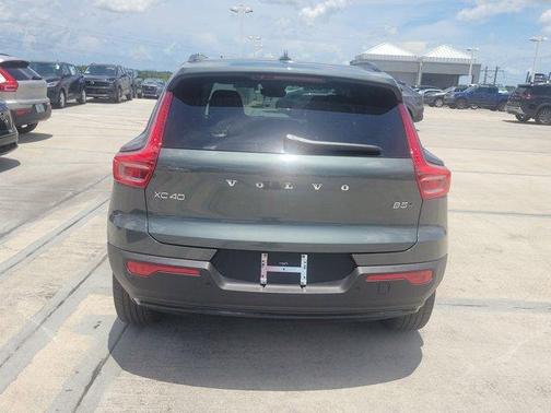 2026 Volvo XC40