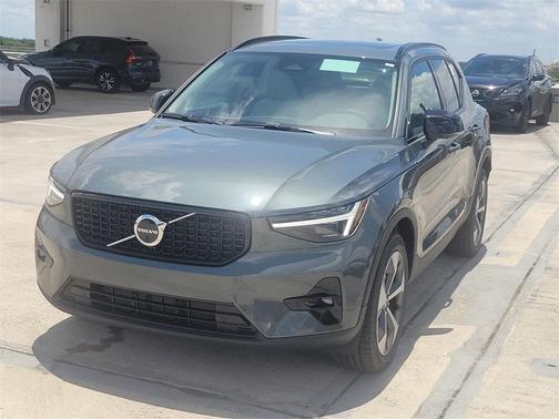 2026 Volvo XC40