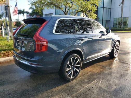 2023 Volvo XC90 B5 Plus