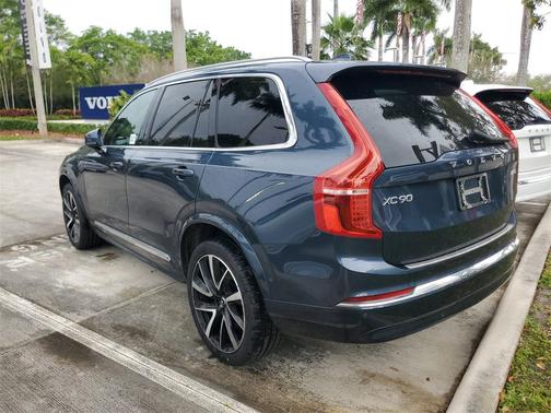 2023 Volvo XC90 B5 Plus
