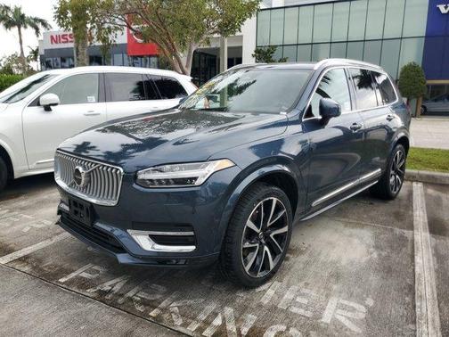 2023 Volvo XC90 B5 Plus